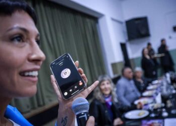Mayra se reunió con radicales y tuvieron un llamado de Kicillof