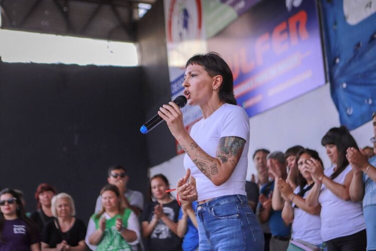 Fuerte apoyo de Mayra Mendoza a Massa en medio de la corrida: “Quieren poner en jaque a nuestro candidato”