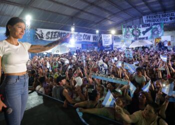 Mayra cerró la campaña: “El 22 de octubre reventemos las urnas”