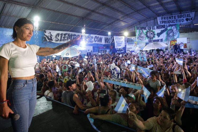 Mayra cerró la campaña: “El 22 de octubre reventemos las urnas”