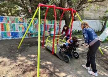 Instalan juegos integradores en Jardines de Infantes