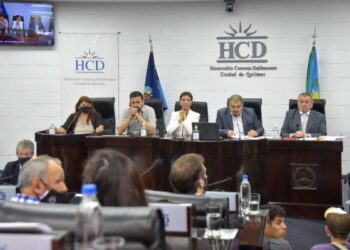 Mayra Mendoza mantiene mayoría propia en el HCD
