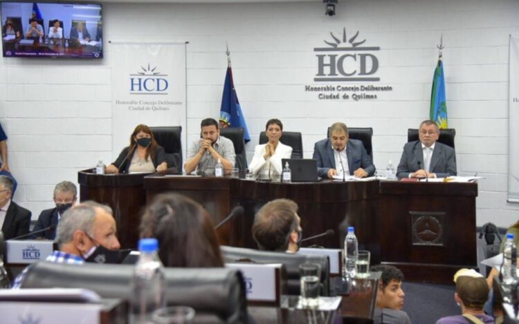 Mayra Mendoza mantiene mayoría propia en el HCD