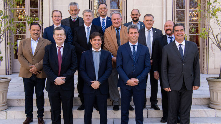 Se reúnen los gobernadores peronistas para organizarse frente a Milei