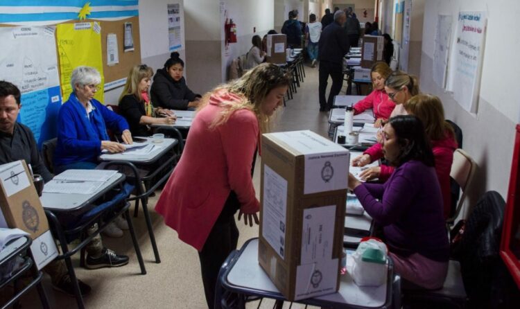 Las autoridades de mesa serán las mismas que para las Generales