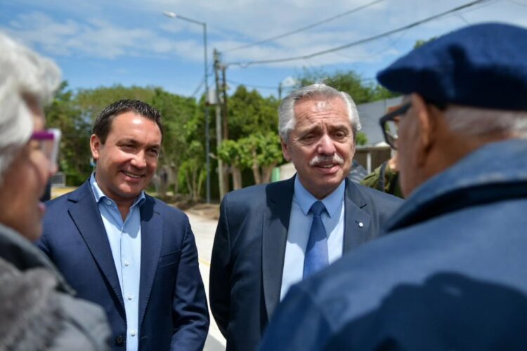 Reapareció Alberto y recorrió obras con Watson