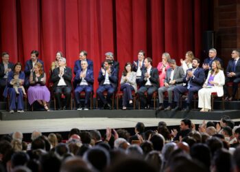 Juró el gabinete de Kicillof: “Tenemos que renovar el esfuerzo, la creatividad y la militancia”