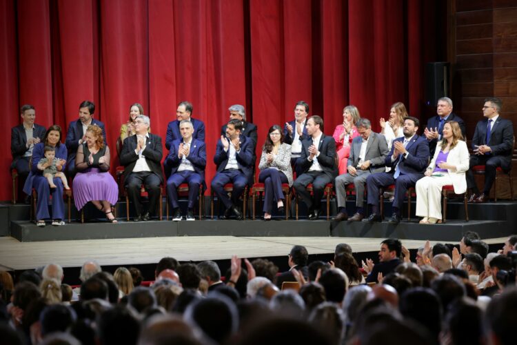 Juró el gabinete de Kicillof: “Tenemos que renovar el esfuerzo, la creatividad y la militancia”