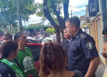 En medio de una jornada de lucha, la policía bonaerense rodeó la sede de ATE Quilmes
