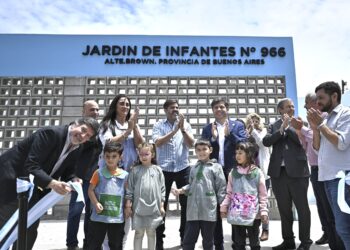 Kicillof en Brown: “Inaugurar un jardín no es rentable, pero las escuelas no son empresas”