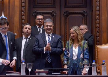 Jorge Macri juró como jefe de Gobierno y volvió a reclamar por la coparticipación