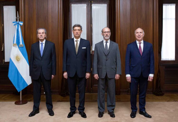 La Corte aceptó tratar la constitucionalidad del DNU pero en febrero