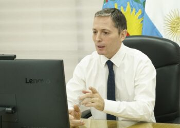 Gray: “Toda la sociedad resulta afectada por la eliminación de subsidios y el aumento indiscriminado de las tarifas”