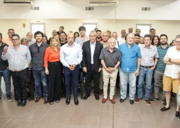 Ferraresi reorganiza la tropa para resistir las medidas de Milei