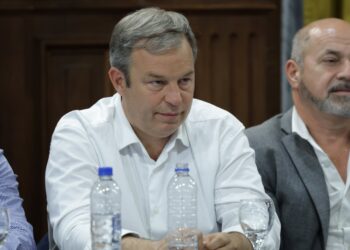 Cascallares exhibió una larga lista de sectores que rechazan el DNU y la Ley Ómnibus de Milei