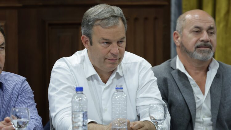 Cascallares exhibió una larga lista de sectores que rechazan el DNU y la Ley Ómnibus de Milei