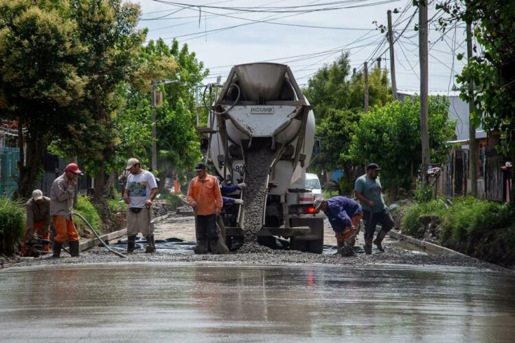 Continúa la última etapa del asfalto de 85 cuadras en el barrio La Unión de Solano
