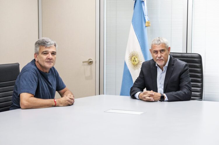Ferraresi prepara el terreno para ir por el PJ de Máximo Kirchner