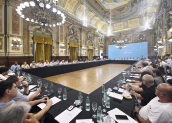 Kicillof recibió a representantes de Cámaras y Agrupaciones empresarias