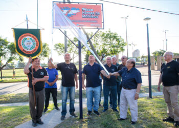 Mussi visitó la remodelada plaza Héroes de Malvinas