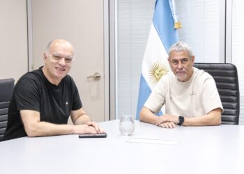 En medio de su pelea con el peronismo de Lanús, Ferraresi se reunió con Grindetti