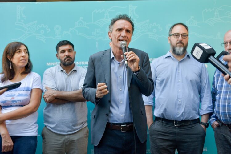 Katopodis contra los aumentos de tarifas: “Son abusivos”