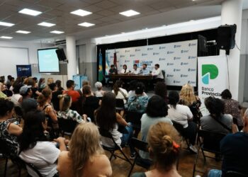 Otermín reunió a más de 100 emprendedores lomenses