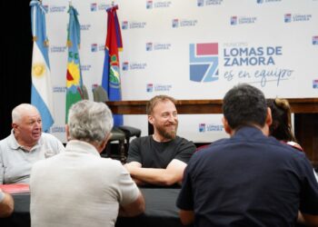 Otermín recibió a las autoridades de los Bomberos Voluntarios