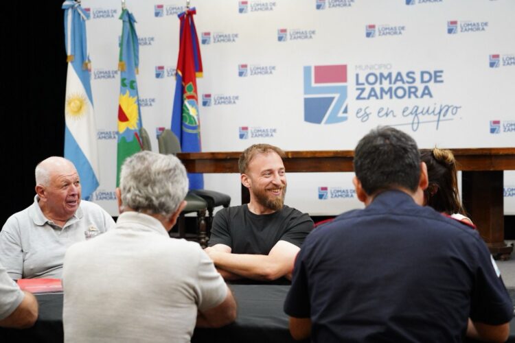 Otermín recibió a las autoridades de los Bomberos Voluntarios