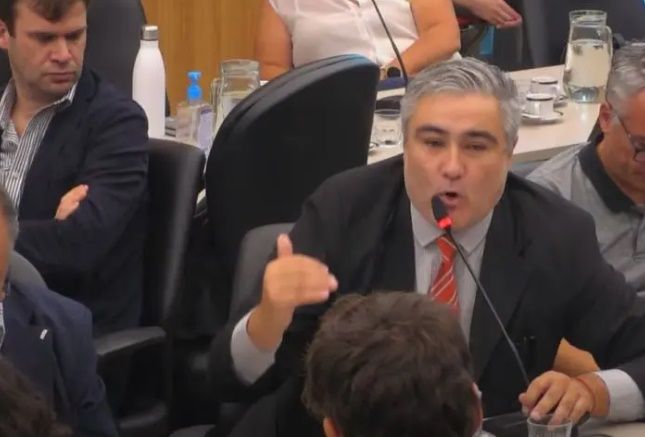 Un empresario va a la justicia a defender el DNU