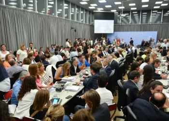 El oficialismo logró dictamen de mayoría con el voto de bloques opositores