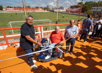 Mussi y el Chiqui Tapia inauguraron la nueva tribuna del estadio de Berazategui