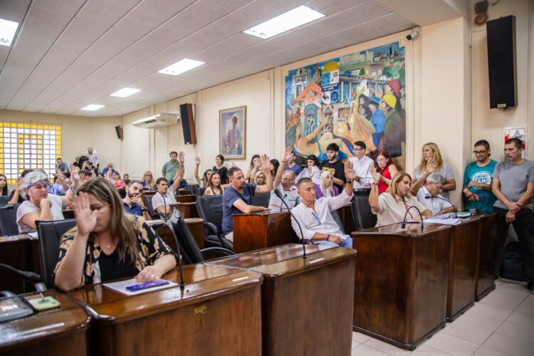 El radicalismo le dio los votos al kirchnerismo para sacar adelante la primera sesión del año