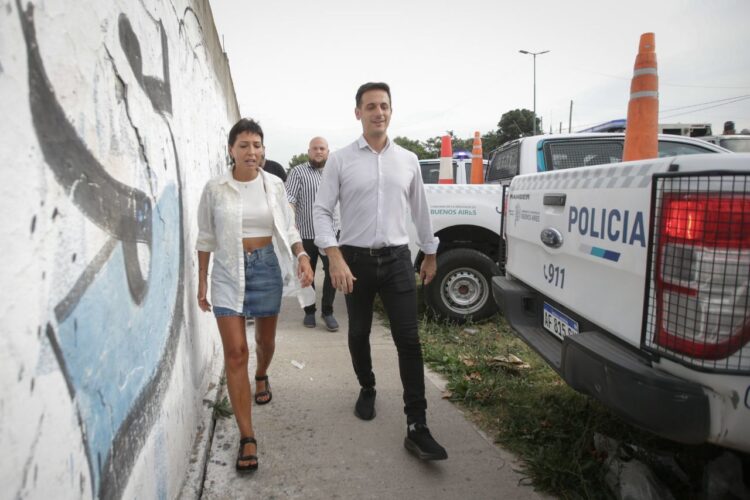 Seguridad: Mayra y Julián Álvarez se mostraron juntos en un megaoperativo de saturación