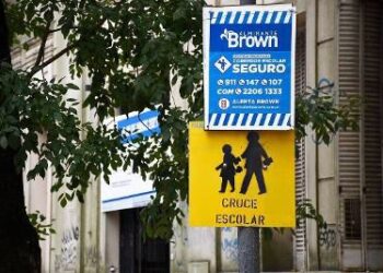 De cara al inicio de clases, Brown puso en marcha 143 corredores escolares seguros