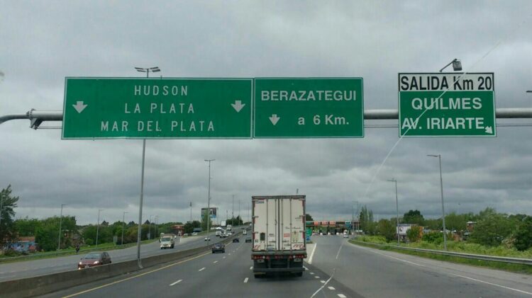 Persecución en la autopista Bs.As.-La Plata: detienen a banda chilena que hacía entraderas