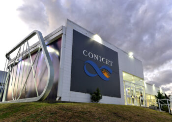 Despidos en el Conicet: “El gobierno busca destruir las capacidades científicas y tecnológicas del país”