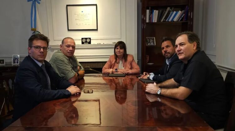 La Provincia envió equipamiento para reforzar la situación de Rosario