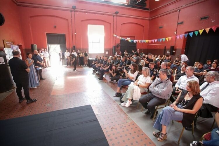 Mayra cuestionó el “show” en seguridad: “Creemos que la formación seria es el camino”