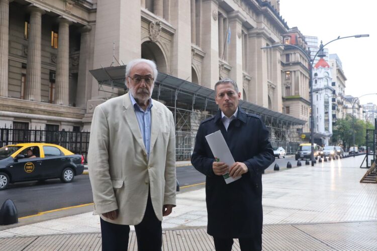 Gray presentó un amparo para frenar el cierre de Télam