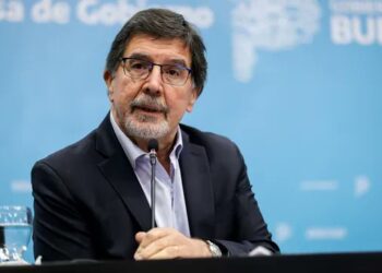 Sileoni presentó programas para fortalecer la enseñanza en el secundario