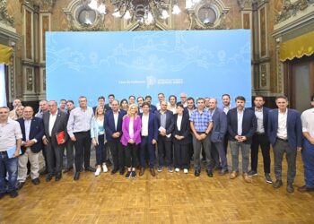 Gesto de Kicillof a los intendentes radicales en medio de la incertidumbre nacional
