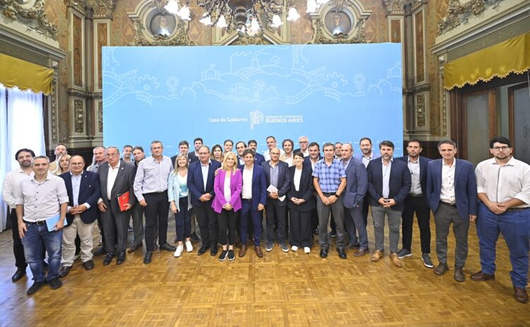 Gesto de Kicillof a los intendentes radicales en medio de la incertidumbre nacional