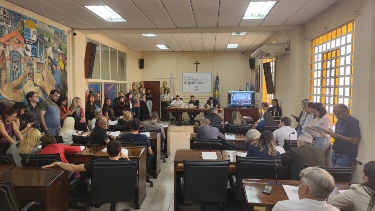 El concejo repudió el recorte de Milei a las universidades