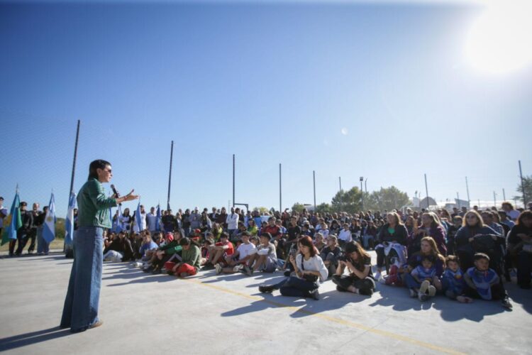 En la previa a la visita de CFK, Mayra inauguró el polideportivo “Cristina Corazón”
