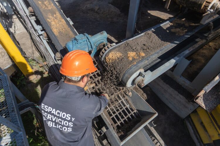 Pusieron en marcha la planta de asfalto municipal