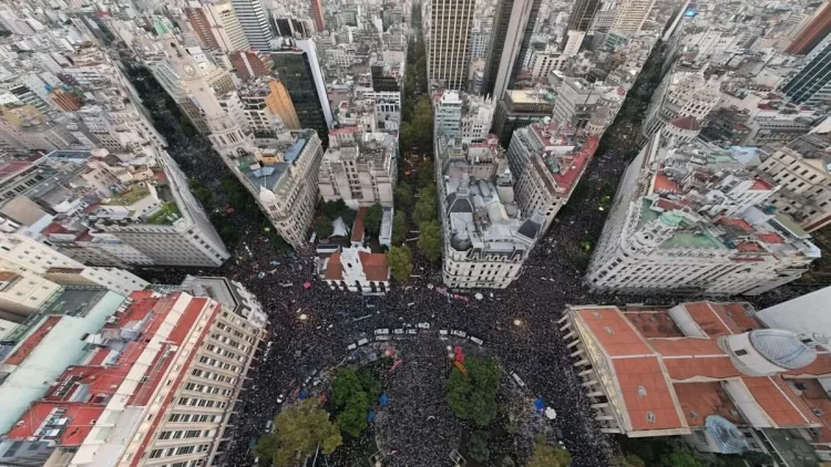 Una marcha histórica que le puso el primer límite a Milei