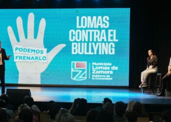 Otermín y Wado de Pedro presentaron el programa “Lomas contra el Bullying”