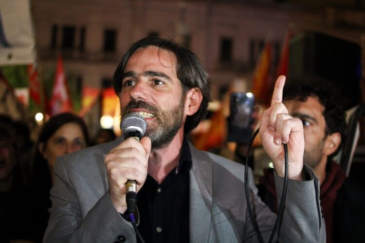 Del Caño lleva la lucha contra la Ley Bases al territorio