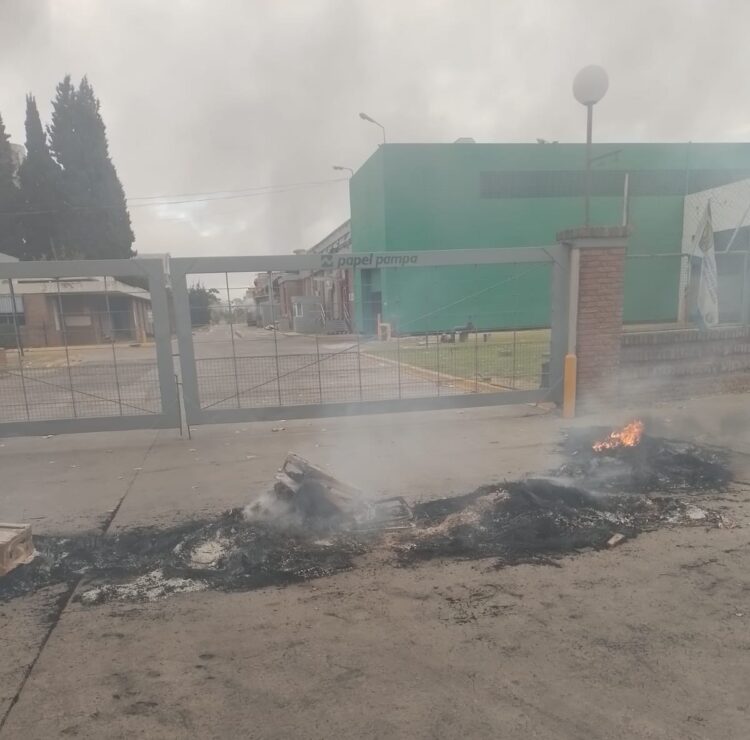 Papelera Paysandú cerró y despidió más de sesenta trabajadores
